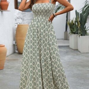 XS Elegant Green Patterned Maxi Dress
